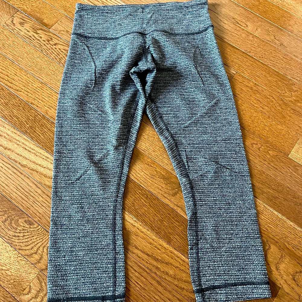 Lululemon Wunder Under Crop - Black & White soft knit, Size 6